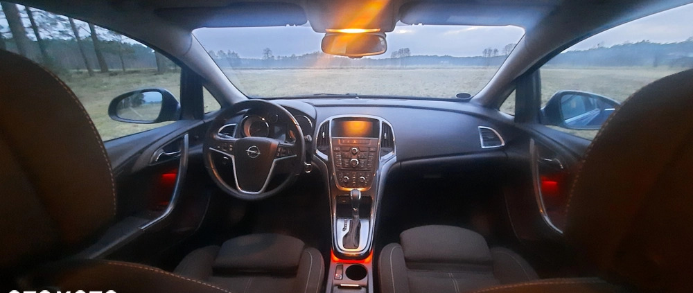Opel Astra cena 21900 przebieg: 261000, rok produkcji 2014 z Czersk małe 79